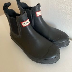 Hunter short black rain boots size 6 booties
